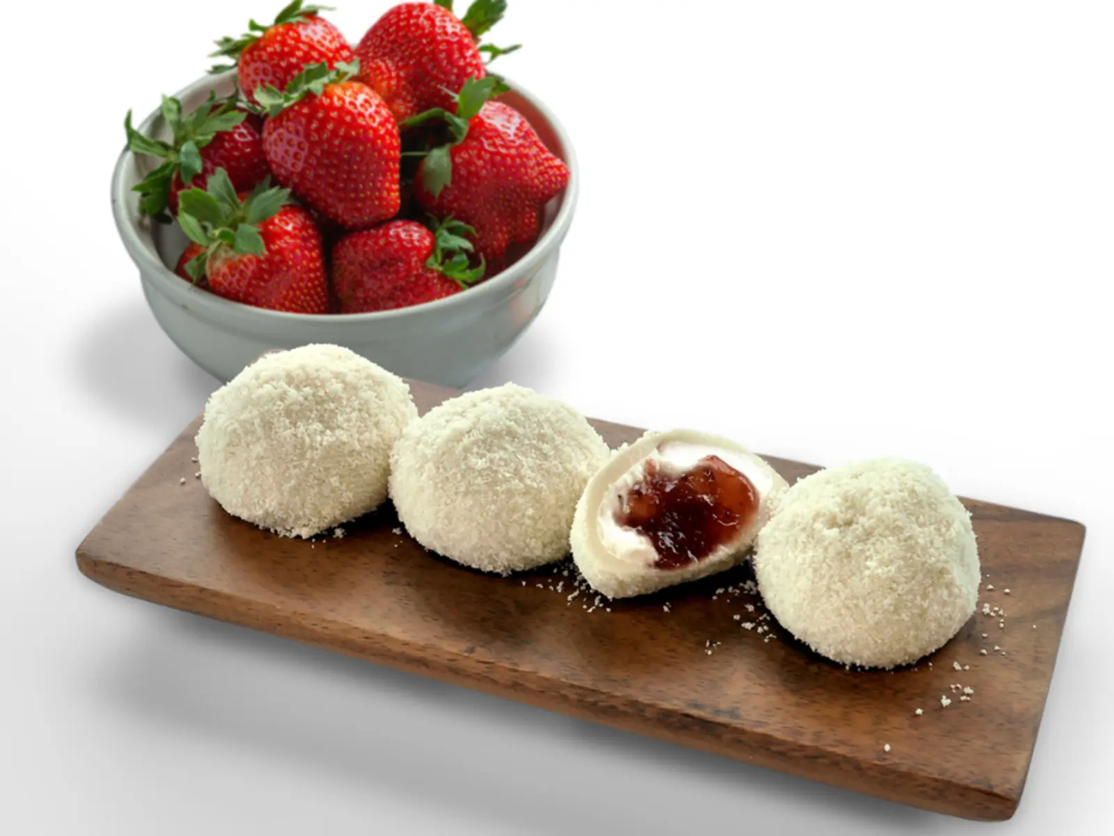 딸기 Korean cream rice cake served with fresh strawberries