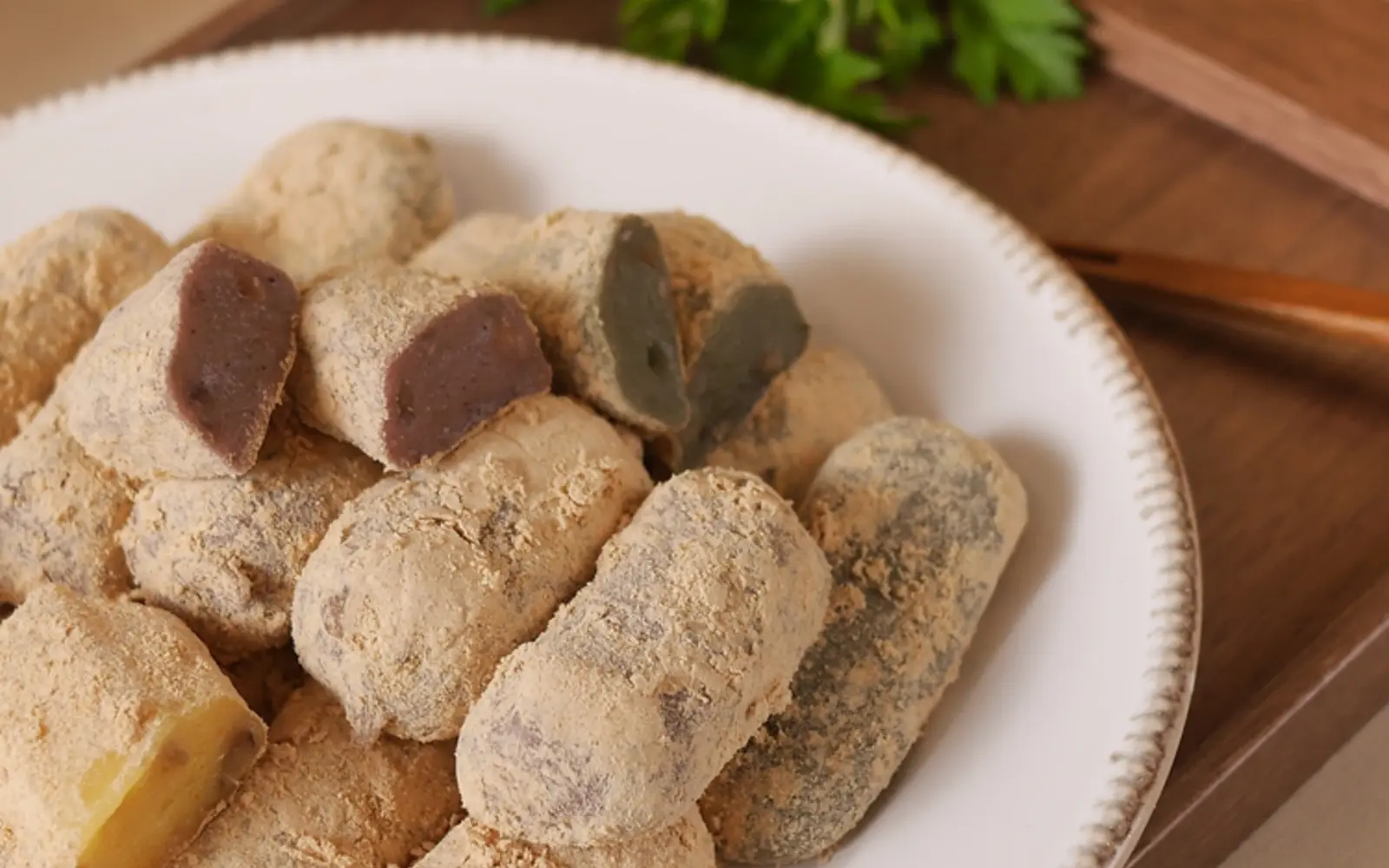 Assorted nut and grain Korean rice cakes