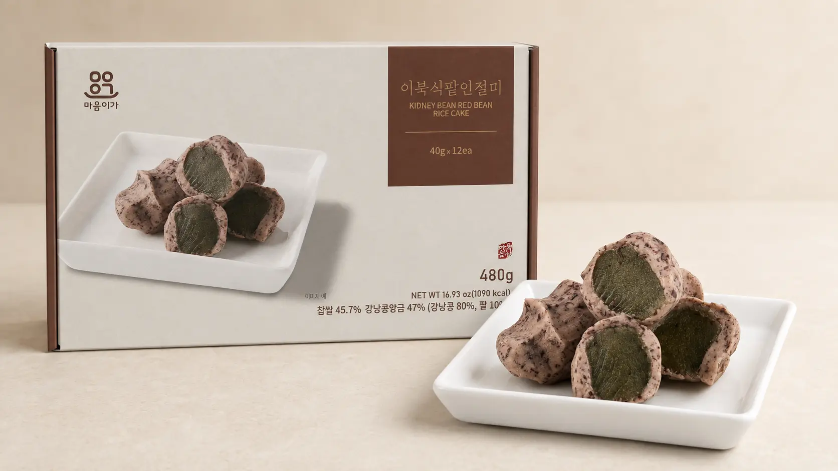 Kidney bean and red bean Korean rice cake 12-piece retail box and plated product