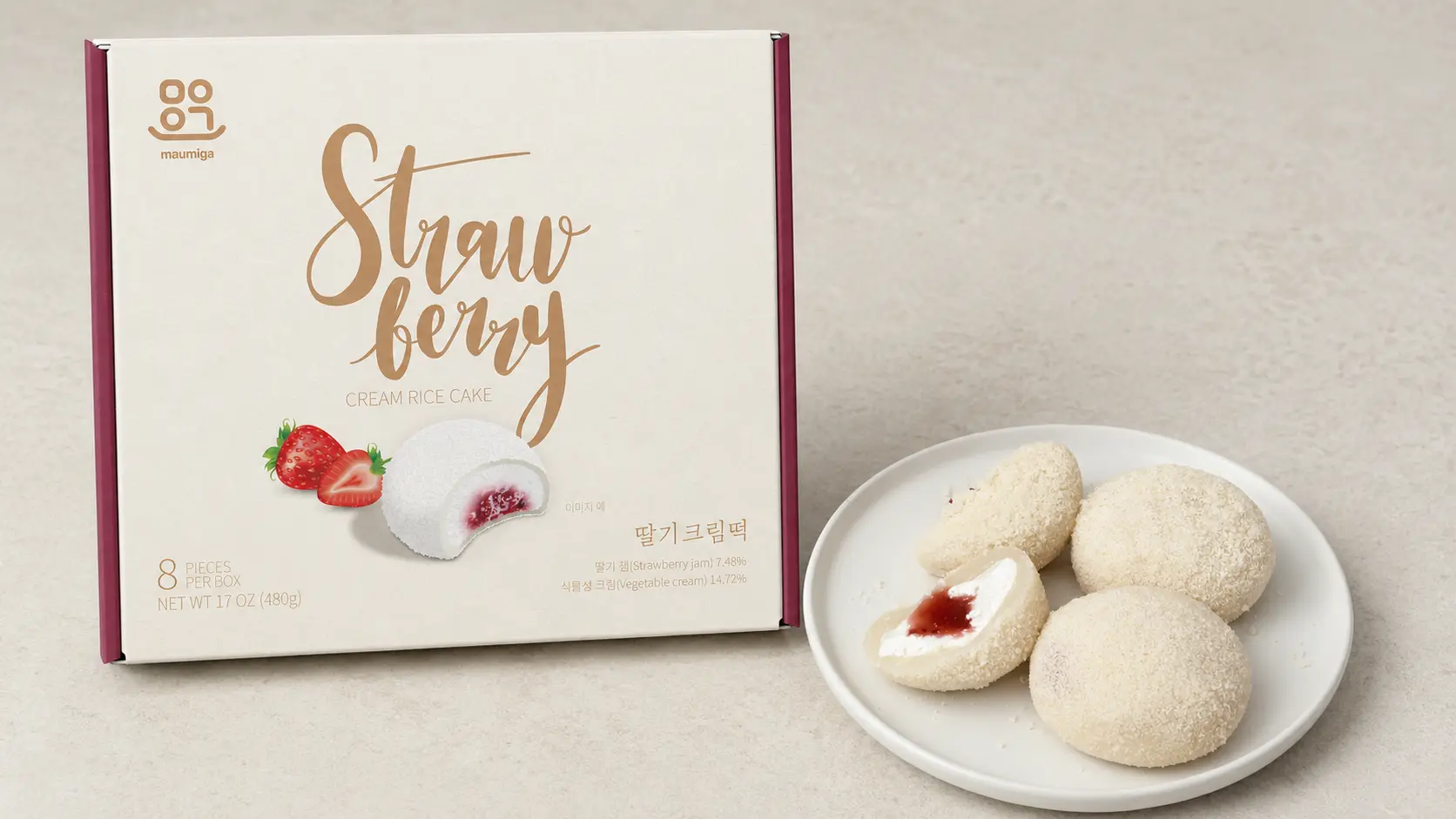 Strawberry cream Korean rice cake 8-piece retail box and plated product
